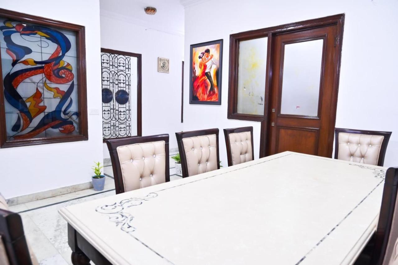 Hotel Wild Rose Yeni Delhi Dış mekan fotoğraf