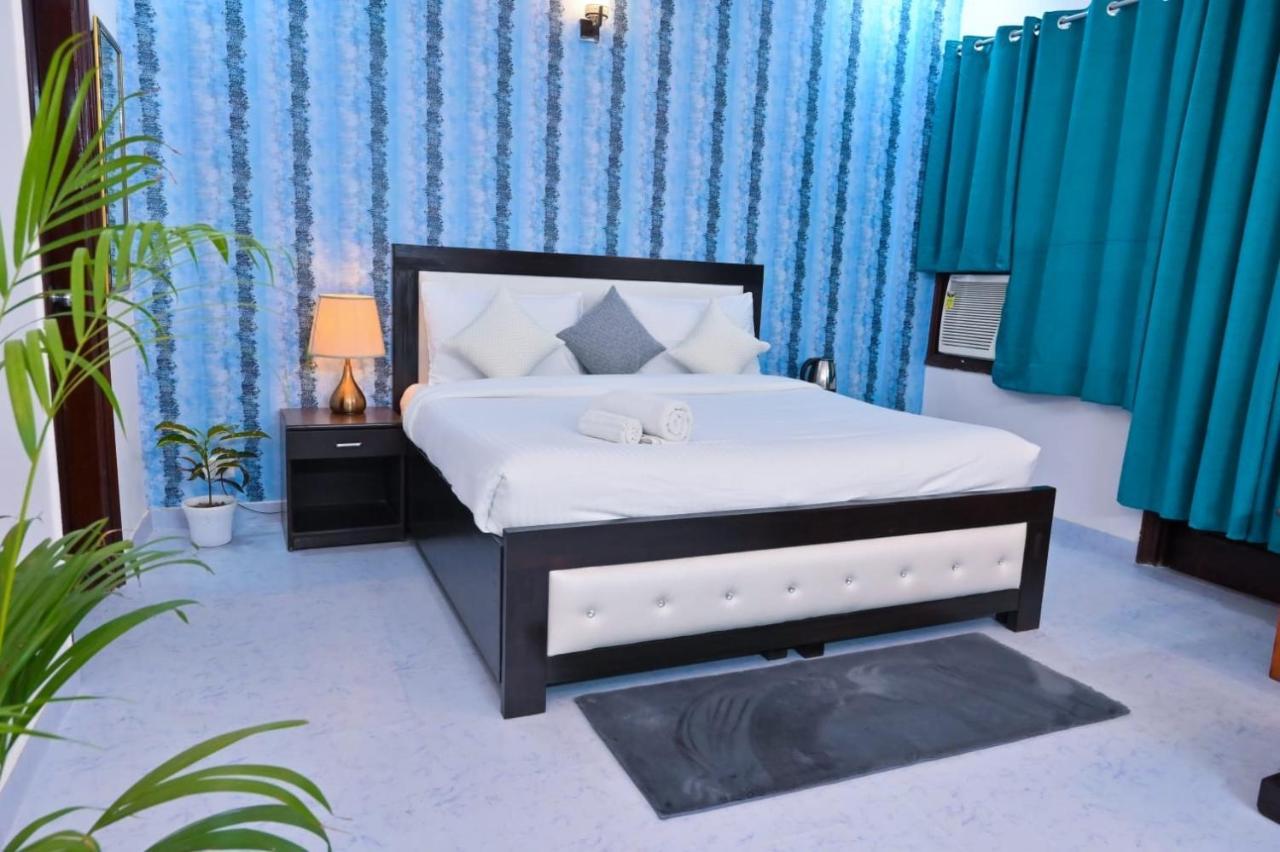 Hotel Wild Rose Yeni Delhi Dış mekan fotoğraf